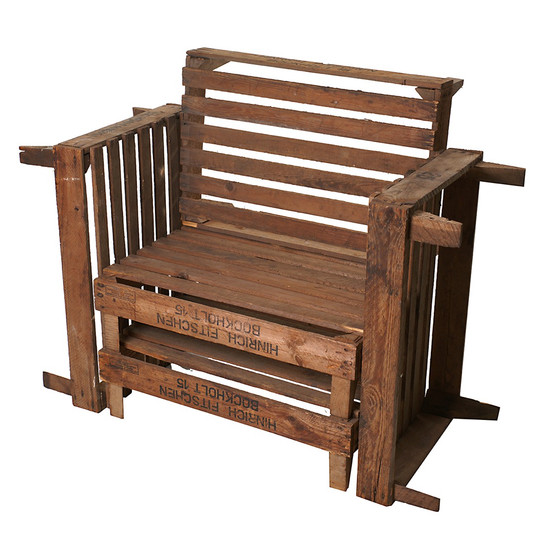24x Bequeme Sitzgelegenheit aus alten stabilen Holzkisten