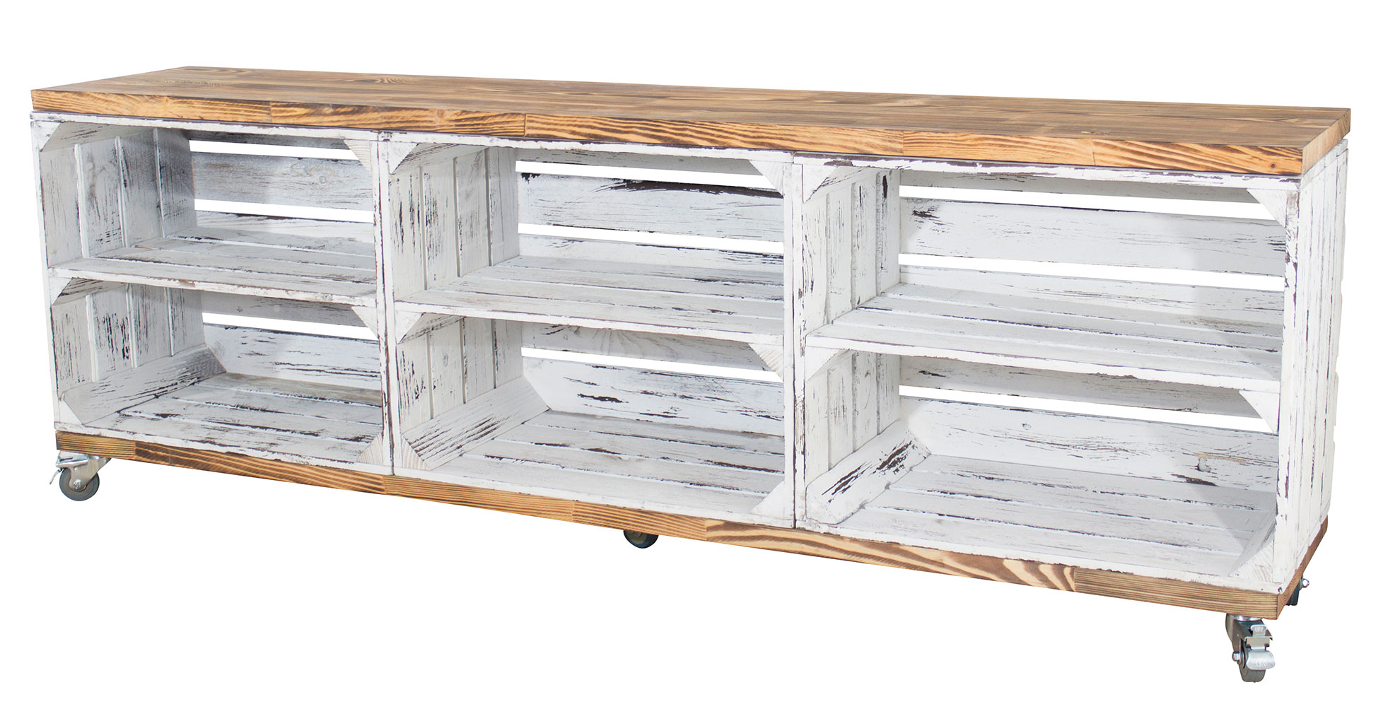 TV Schrank aus 3 Obstkisten in shabby weiß mit 2 geflammten Bohlenbrettern auf Rollen, 150x53x30 TV Schrank aus 3 Obstkisten in shabby weiß mit 2 geflammten Bohlenbrettern auf Rollen, 150x53x30