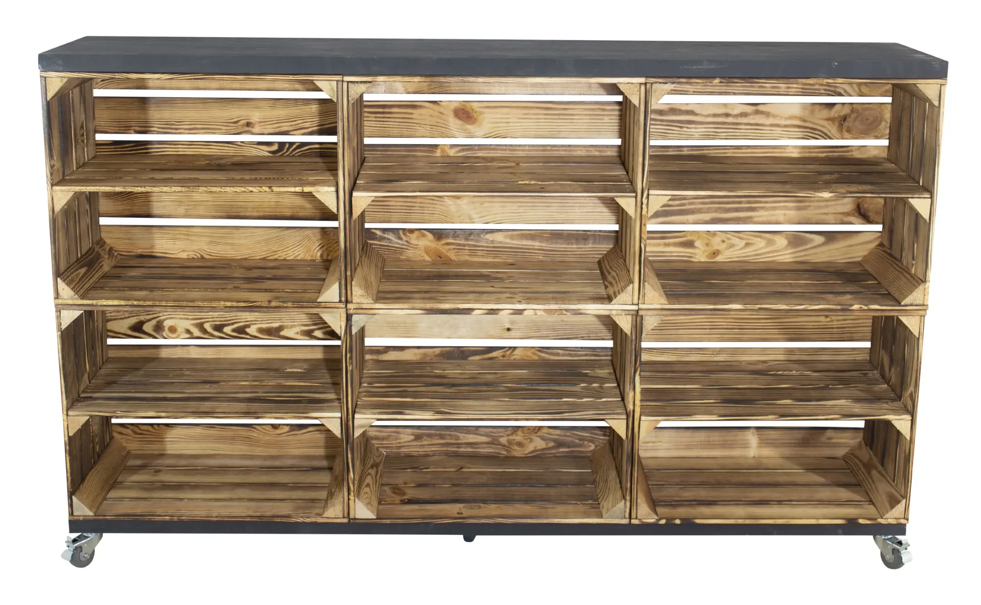 Raumtrenner / Kommode aus geflammten Kisten mit 2 Bohlenbrettern in schwarz auf Rollen 150x93x30cm