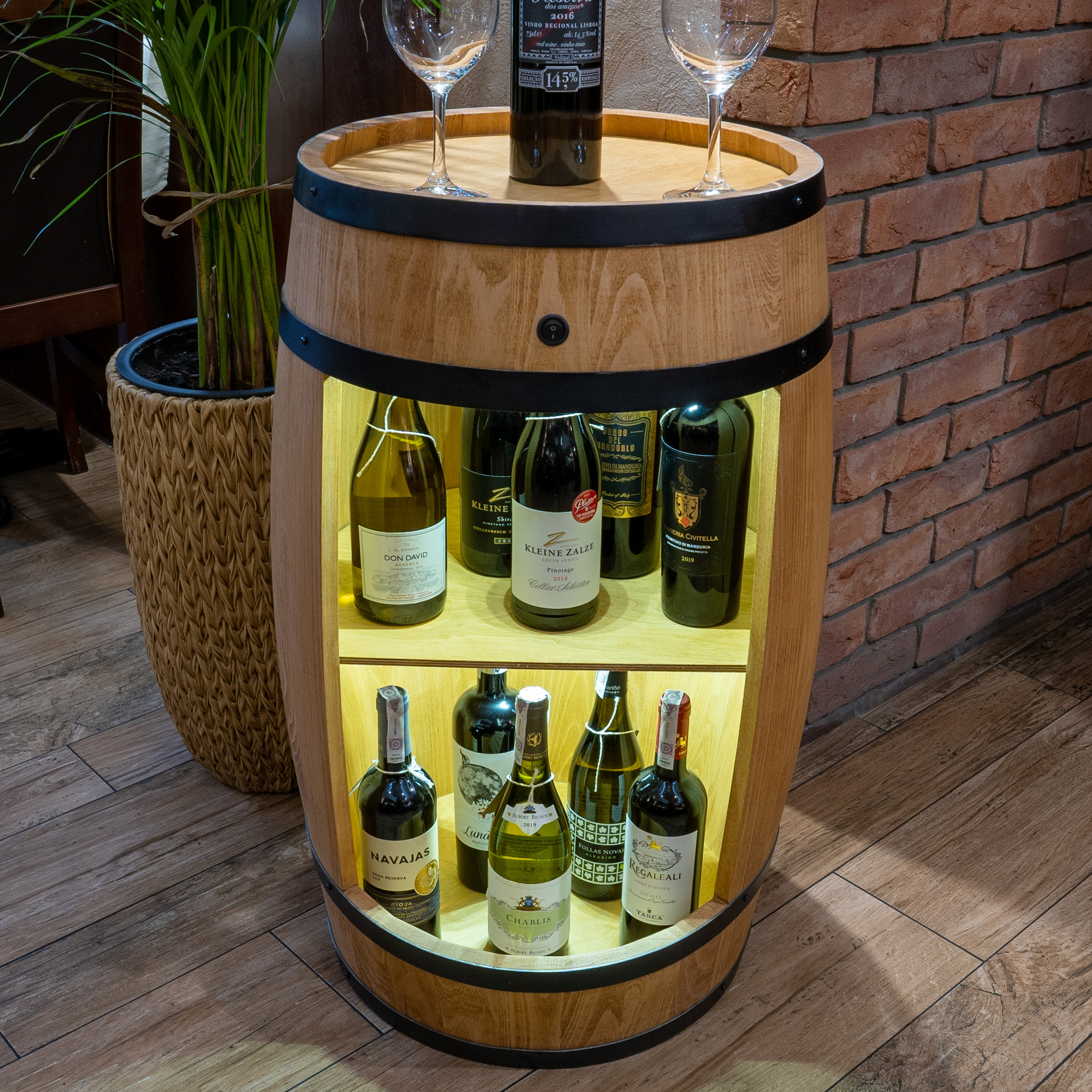 Holzfass in heller Eichenoptik Hausbar mit LED – Rustikale Minibar im Weinfass Design – Weinregal & Flaschenständer aus Holz – Vintage Fassbar für Wohnzimmer, Bar oder Partykeller – ca. 80 cm LED Einfarbig