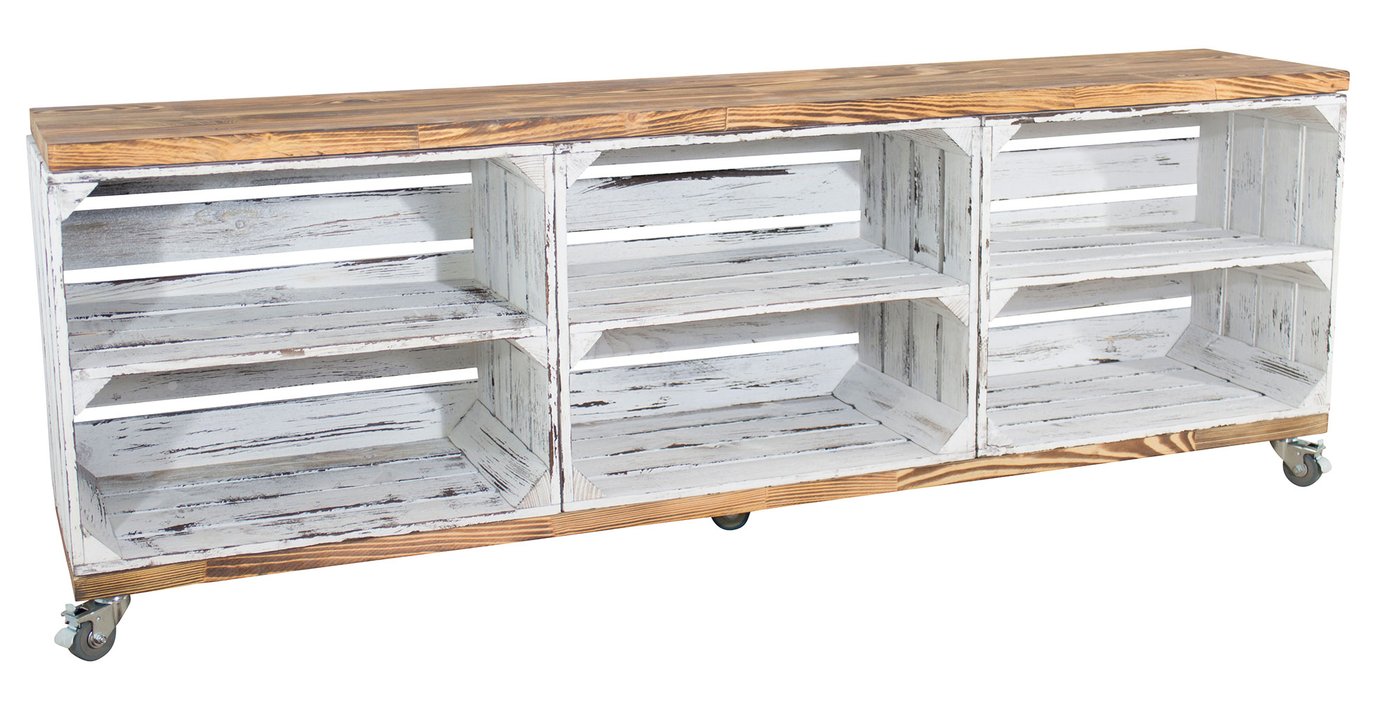 TV Schrank aus 3 Obstkisten in shabby weiß mit 2 geflammten Bohlenbrettern auf Rollen, 150x53x30 TV Schrank aus 3 Obstkisten in shabby weiß mit 2 geflammten Bohlenbrettern auf Rollen, 150x53x30
