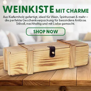 Stilvolle Weinkiste aus Kiefernholz mit Lederriemen auf einem Holztisch – ideale Geschenkverpackung für Wein und Spirituosen.