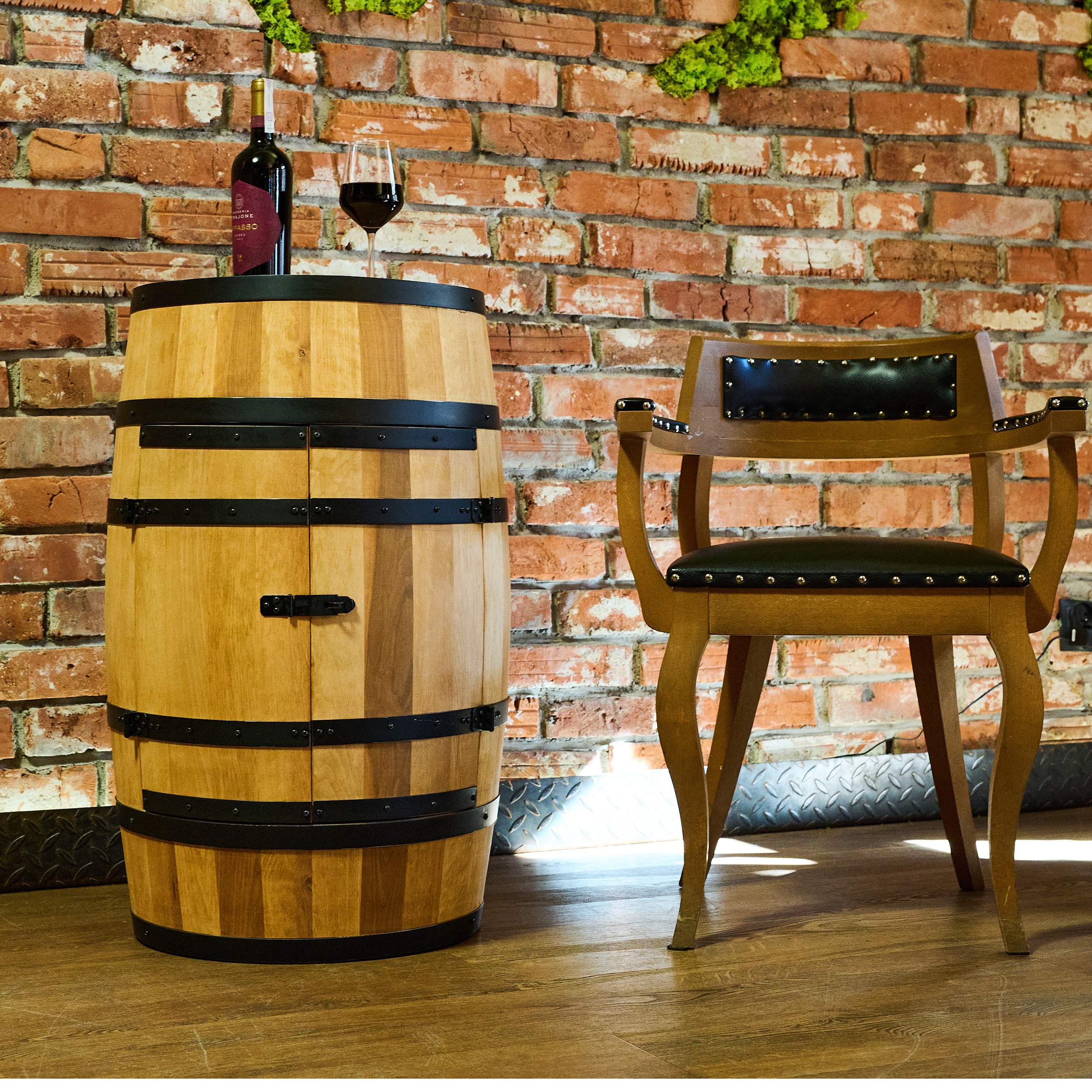 Holzfass mit Türen in heller Eichenoptik Hausbar mit LED – Rustikale Minibar im Weinfass Design – Weinregal & Flaschenständer aus Holz – Vintage Fassbar für Wohnzimmer, Bar oder Partykeller – ca. 80 cm #1 Ohne LED