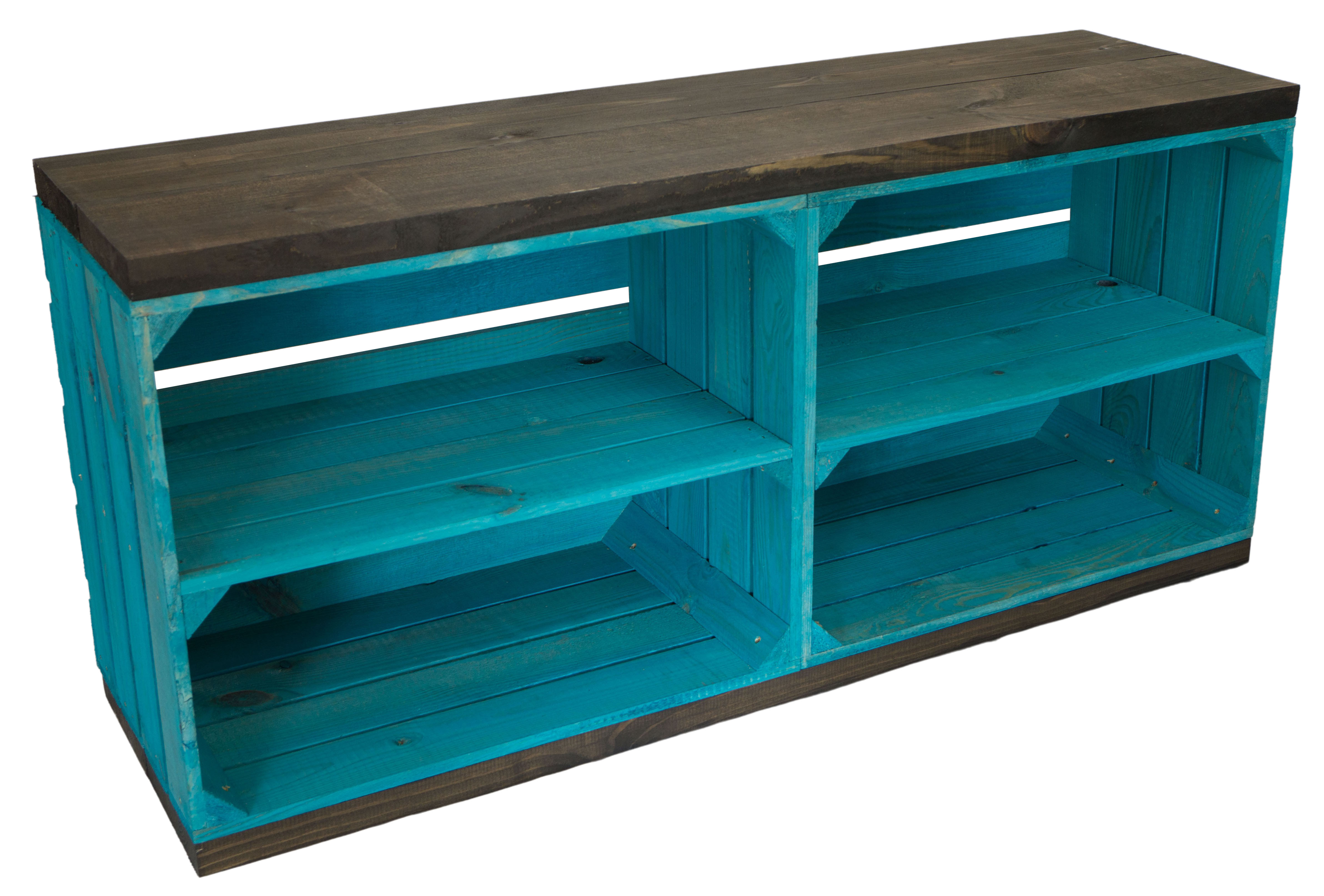 Sitzbank türkis mit Sitzfläche aus dicken schwarzen Holzplanken Sitzbank türkis mit Sitzfläche aus dicken schwarzen Holzplanken