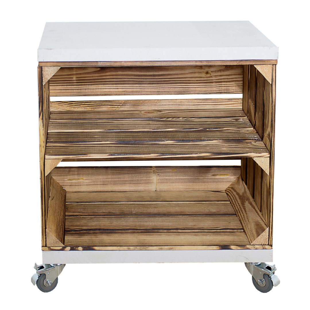 Beistelltisch aus einer geflammten Obstkiste mit 2 Bohlenbrettern in weiß auf Rollen 53x50x30cm Beistelltisch aus einer geflammten Obstkiste mit 2 Bohlenbrettern in weiß auf Rollen 53x50x30cm