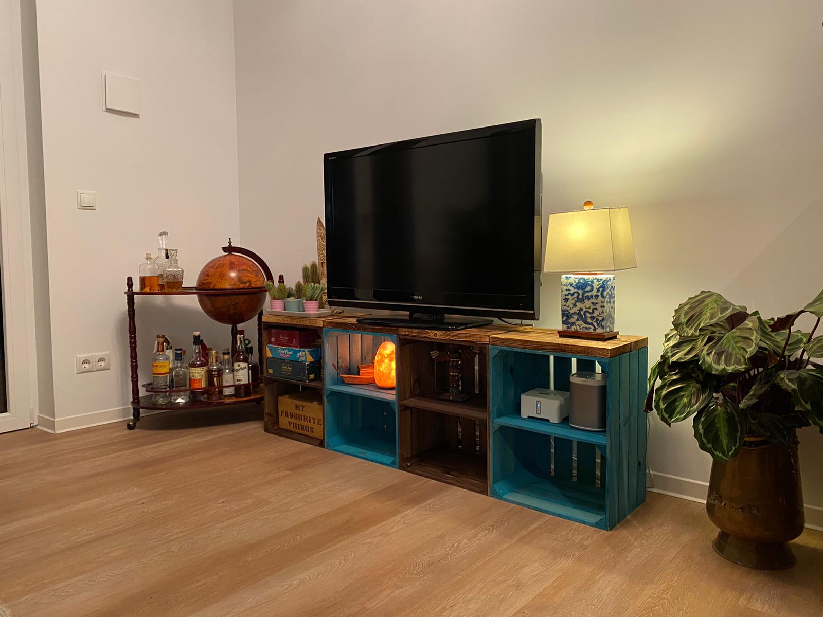 Sitzkiste Johanna dunkel Quer Sitzfläche aus dicken geflammten Holzplanken Sitzkiste Johanna Türkis Quer Sitzfläche aus dicken geflammten Holzplanken