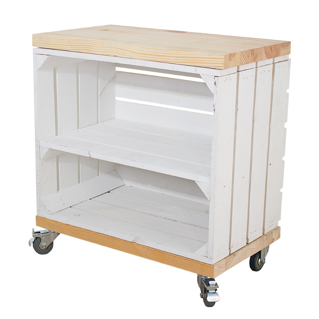Regal aus einer weißen Obstkiste mit Mittelbrett und zwei Bohlenbrettern im Naturton, auf Rollen 53x50x30cm