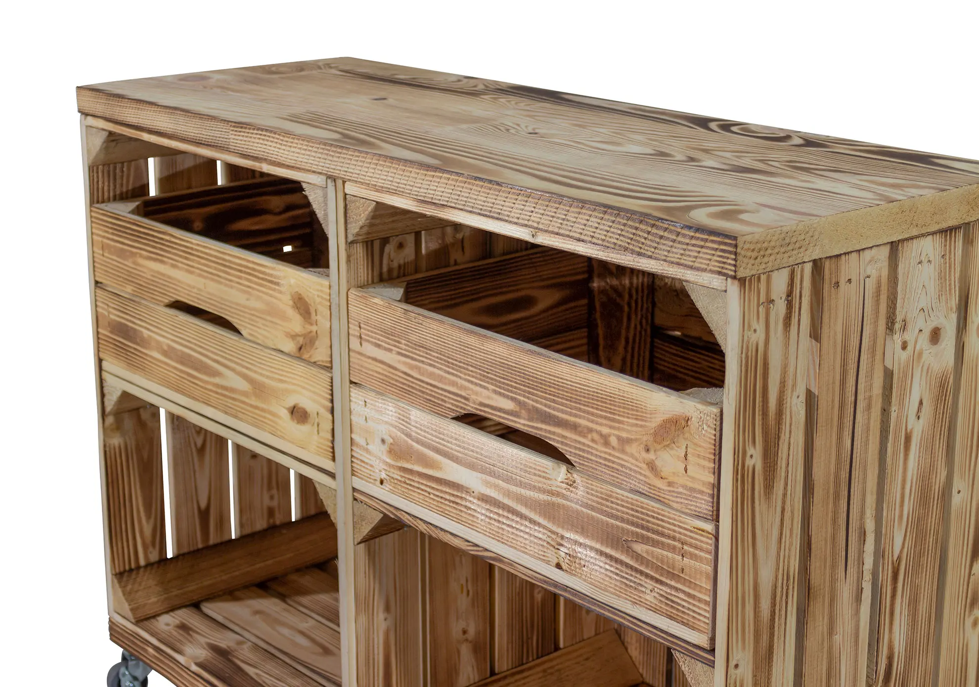 Regal aus zwei geflammten Kisten mit zwei Schubladen und Bohlenbrett in geflammt auf Rollen Regal aus zwei geflammten Kisten mit zwei Schubladen und Bohlenbrett in geflammt auf Rollen