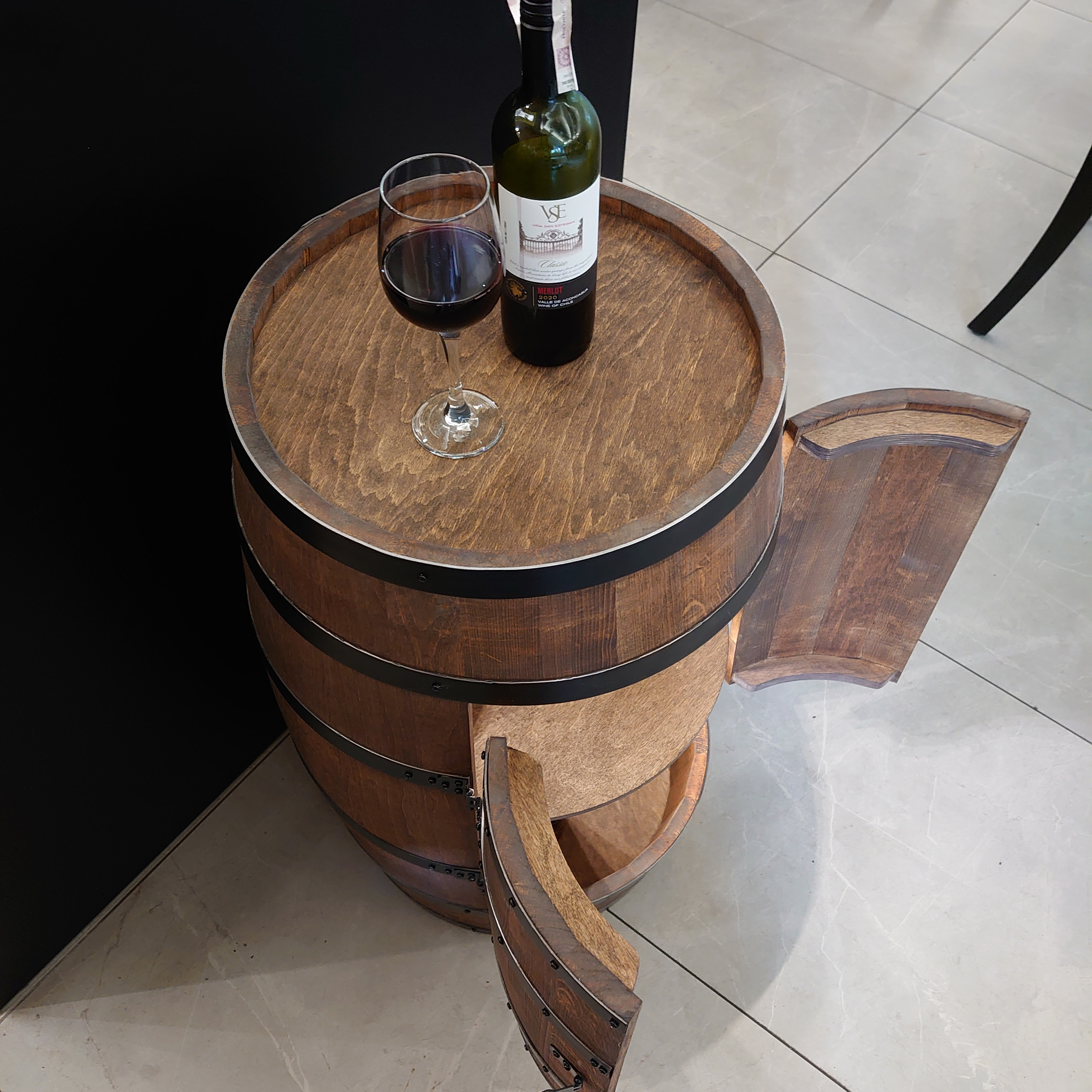 Holzfass mit Türen in Farbton Wenge Hausbar mit LED – Weinregal & Flaschenständer, Bar oder Partykeller – ca. 80 cm LED Mehrfarbig