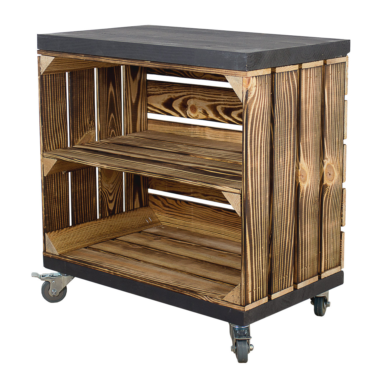 Regal aus einer geflammten Obstkiste mit Mittelbrett und zwei Bohlenbrettern in Schwarz, auf Rollen 53x50x30cm Regal aus einer geflammten Obstkiste mit Mittelbrett und zwei Bohlenbrettern in Schwarz, auf Rollen 53x50x30cm