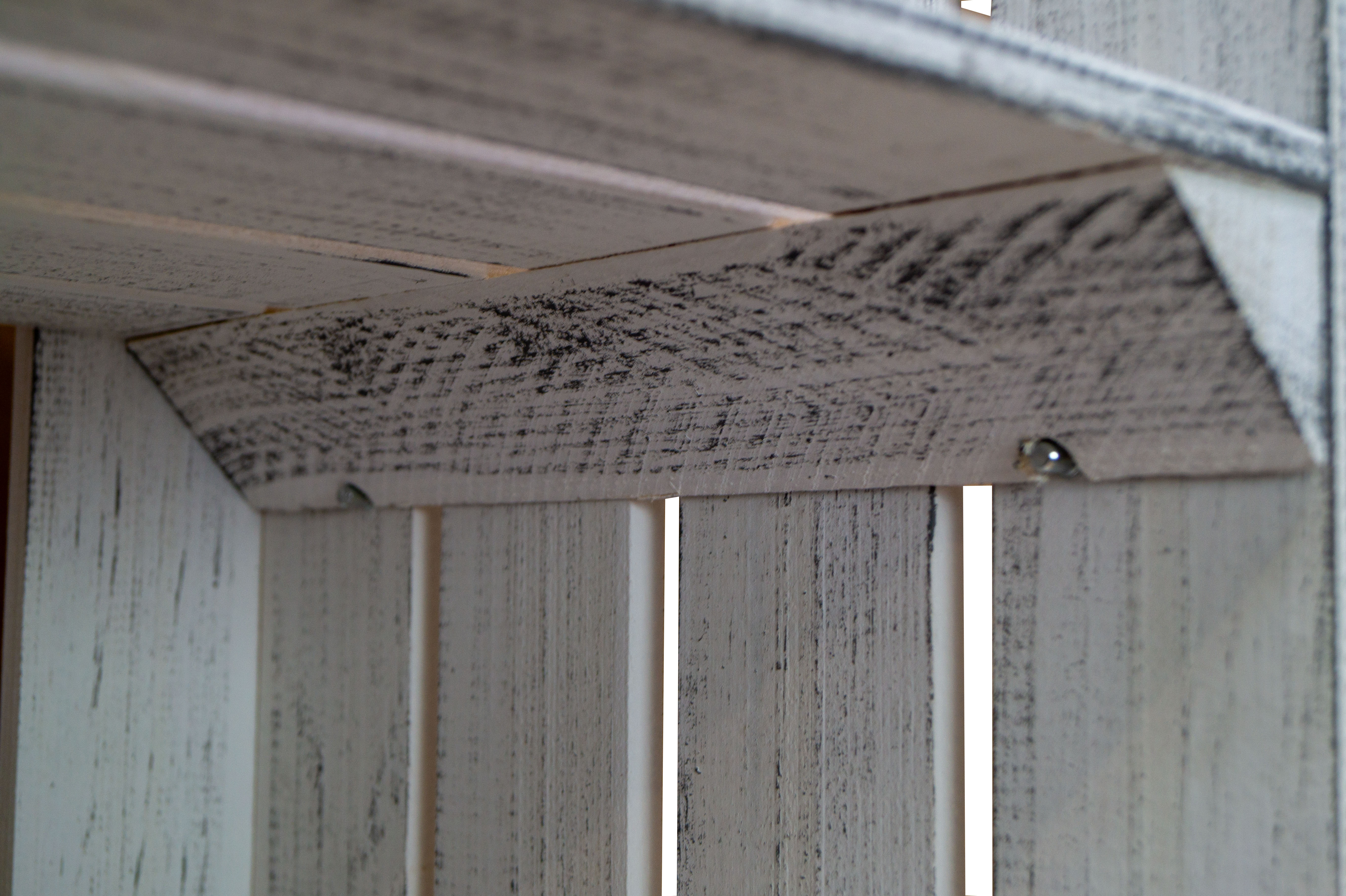 Sitzkiste Johanna - Shabby weiß längs - geflammte Planke Sitzkiste Johanna - Shabby weiß längs - schwarze Planke