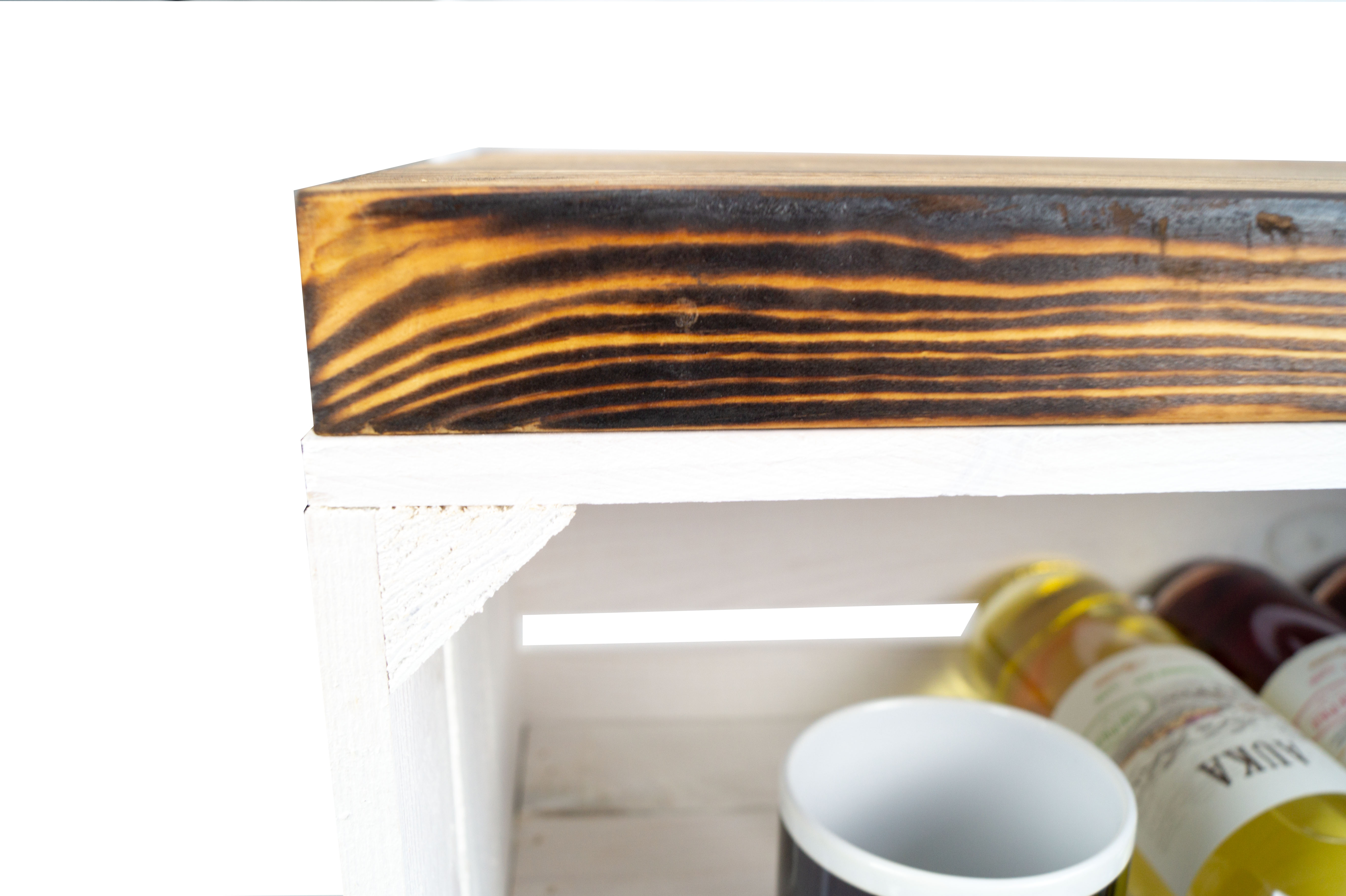 Weißer TV Schrank mit dicken Planken & Mittelbrett Geflammt Sitzbank weiß mit Sitzfläche aus dicken Holzplanken geflammt mit Mittelbrett weiß