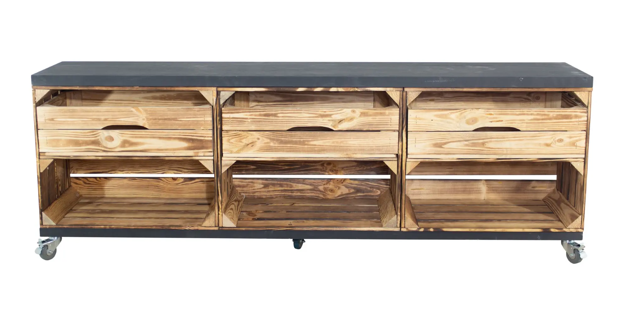TV Lowboard aus 3 geflammten Kisten mit Schubladen und 2 schwarzen Bohlenbrettern auf Rollen 53x150x30cm TV Lowboard aus 3 geflammten Kisten mit Schubladen und 2 schwarzen Bohlenbrettern auf Rollen 53x150x30cm