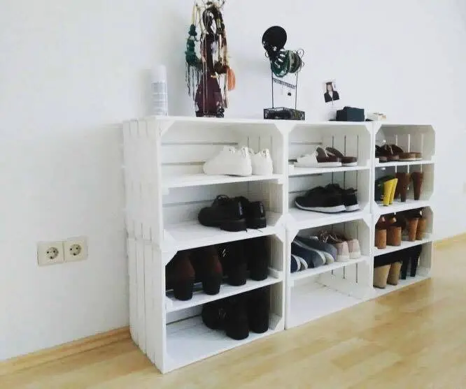 Weiße Kiste als Schuh- und Bücherregal 50x40x30cm