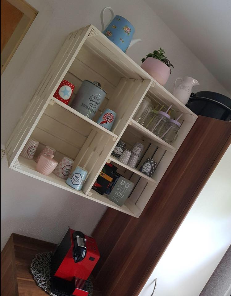 Weißer Holzschrank mit 3 Mittelbrettern und Trennbrett 77x68x33cm