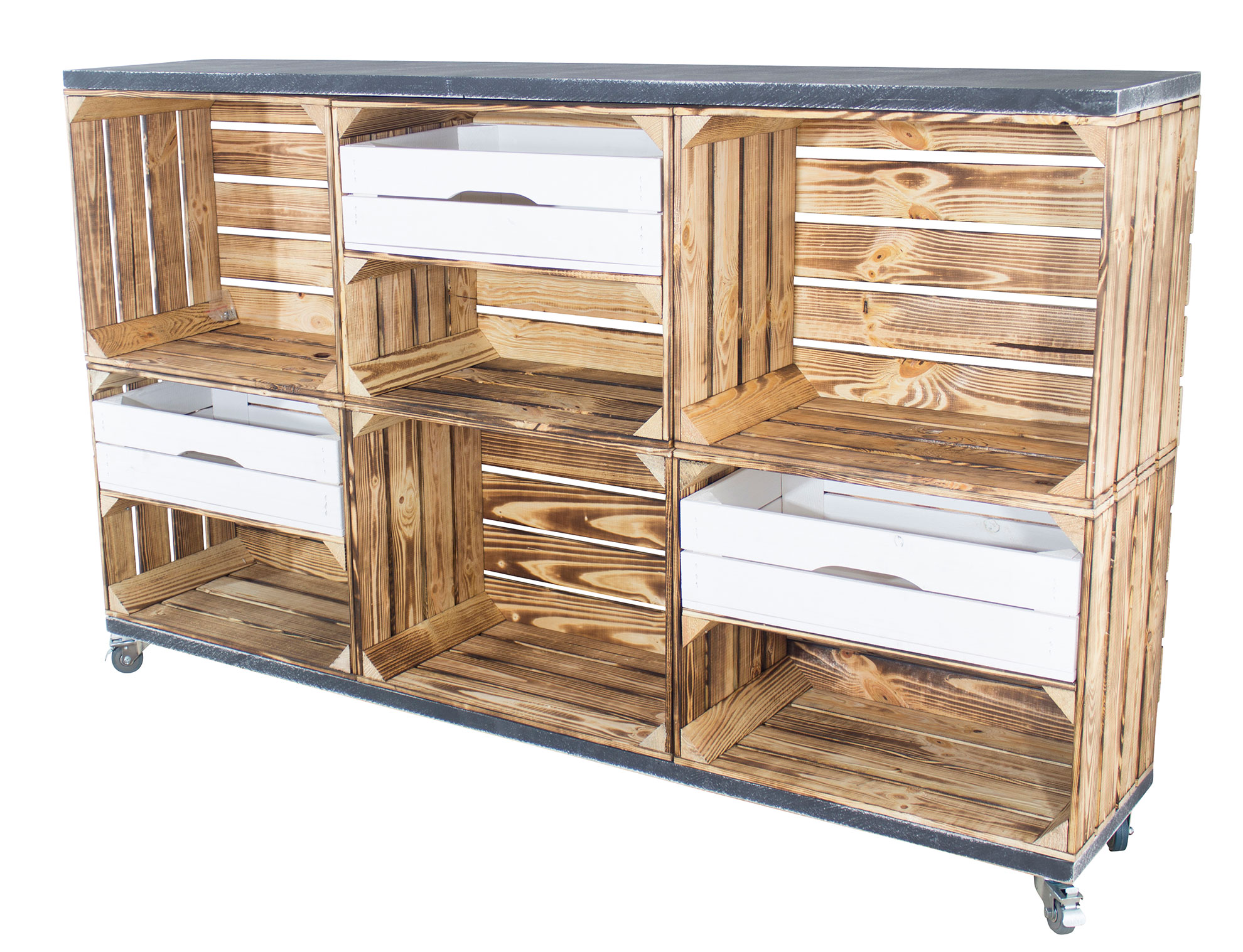 Kommode aus 6 geflammten Kisten mit 3 weißen Schubladen und 2 Bohlenbrettern in shabby schwarz auf Rollen, 150x93x30 Kommode aus 6 geflammten Kisten mit 3 weißen Schubladen und 2 Bohlenbrettern in shabby schwarz auf Rollen, 150x93x30