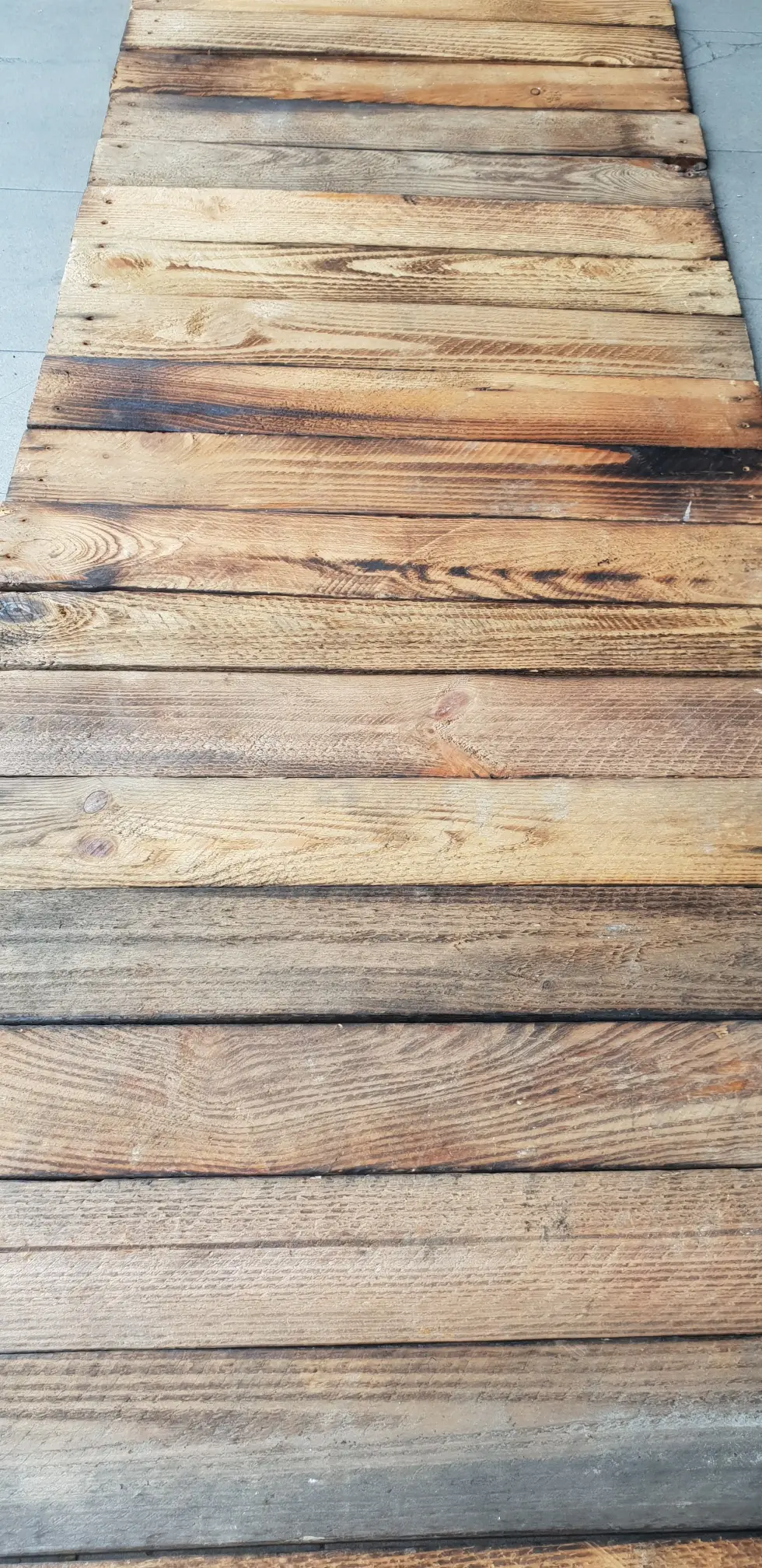 20 geflammte Holzbretter von alten Obstkisten 48 x 11 cm 20 geflammte Holzbretter von alten Obstkisten 48 x 11 cm