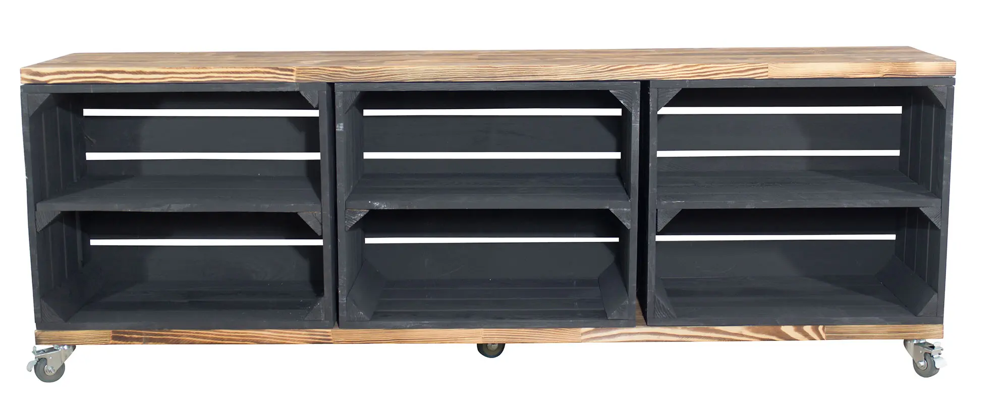 TV Schrank aus 3 schwarzen Kisten mit 2 geflammten Bohlenbrettern auf Rollen, 150x53x30 TV Schrank aus 3 schwarzen Kisten mit 2 geflammten Bohlenbrettern auf Rollen, 150x53x30