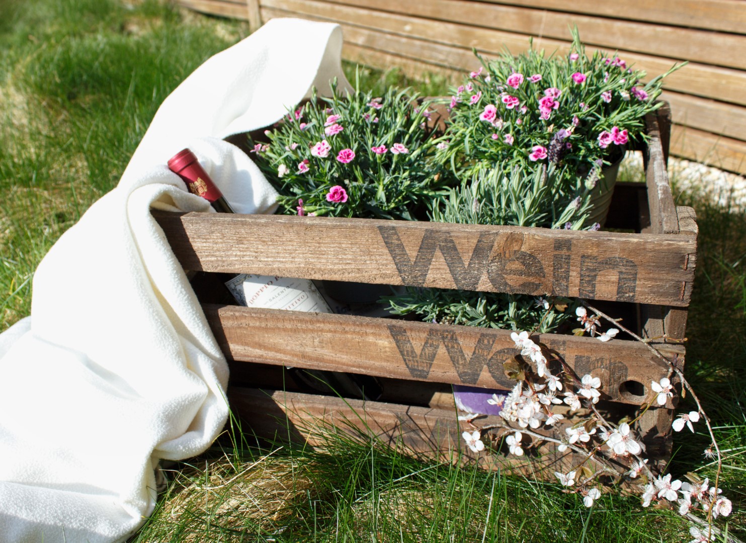 alte Weinkiste WEIN WEIN WEIN 2te Wahl alte Weinkiste WEIN WEIN WEIN 2te Wahl