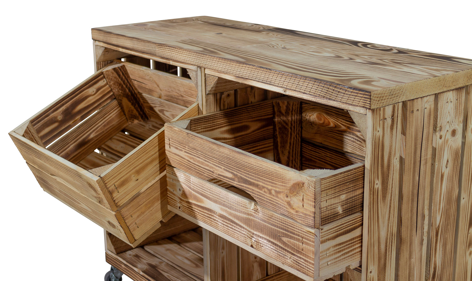 Regal aus zwei geflammten Kisten mit zwei Schubladen und Bohlenbrett in geflammt auf Rollen Regal aus zwei geflammten Kisten mit zwei Schubladen und Bohlenbrett in geflammt auf Rollen