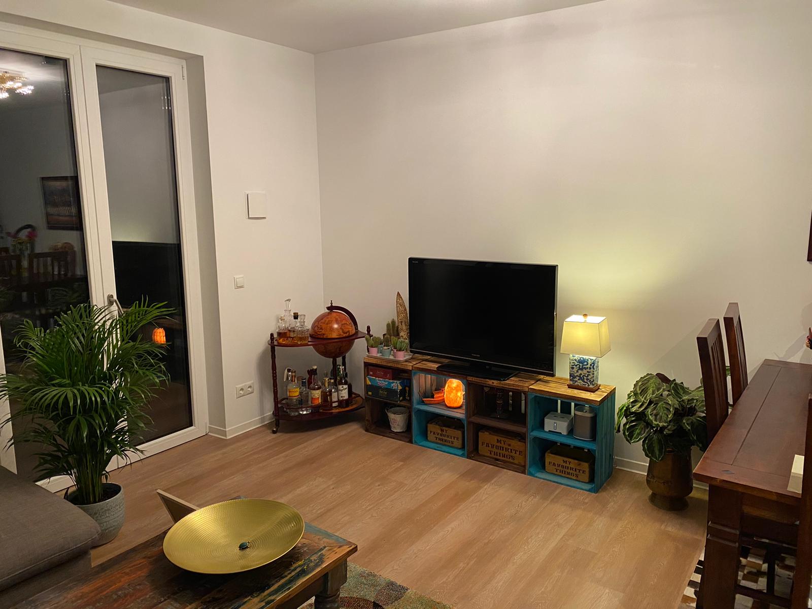 Sitzkiste Johanna dunkel Quer Sitzfläche aus dicken geflammten Holzplanken Sitzkiste Johanna Türkis Quer Sitzfläche aus dicken geflammten Holzplanken