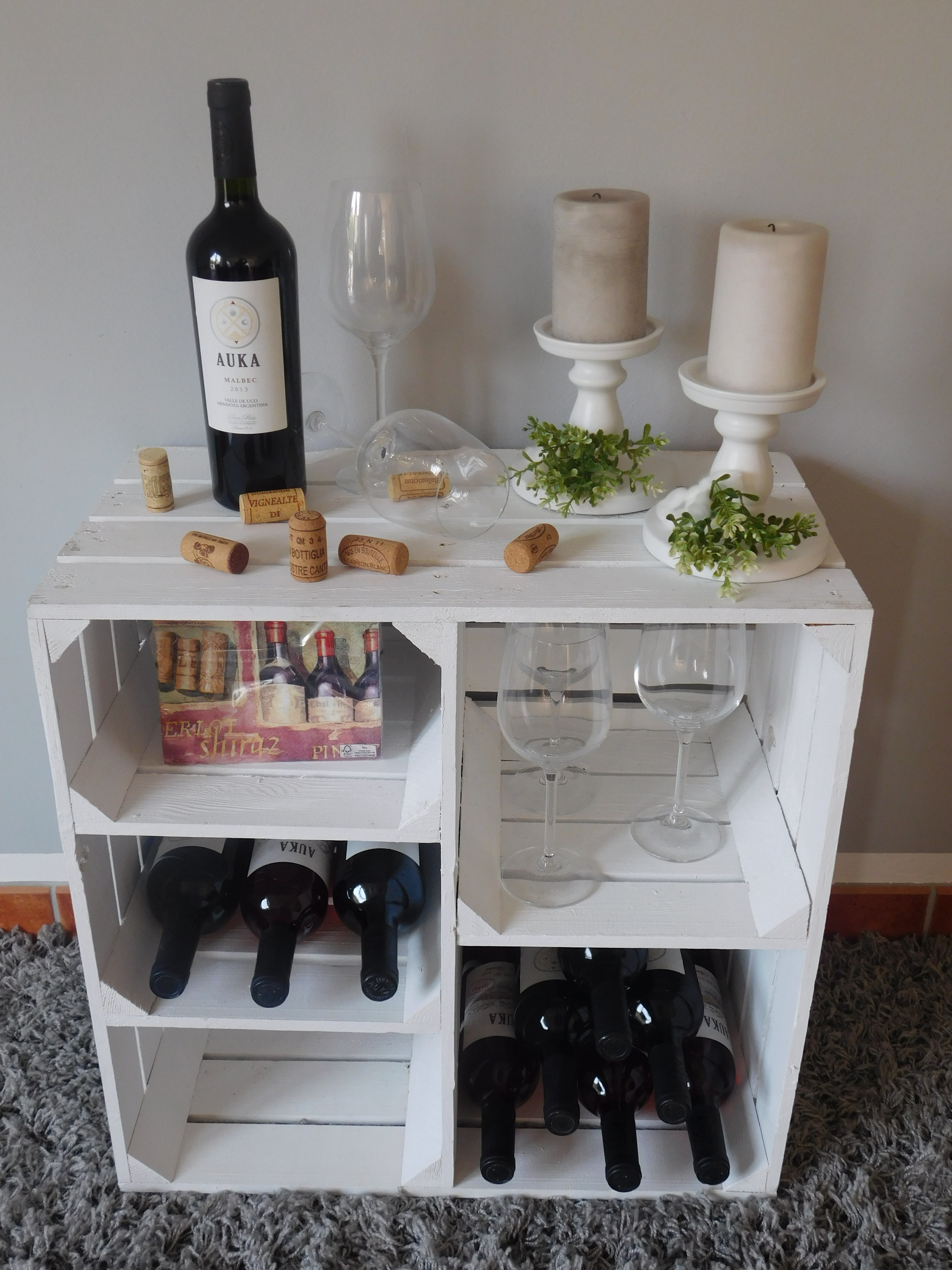 Weißer Holzschrank mit 3 Mittelbrettern und Trennbrett 77x68x33cm