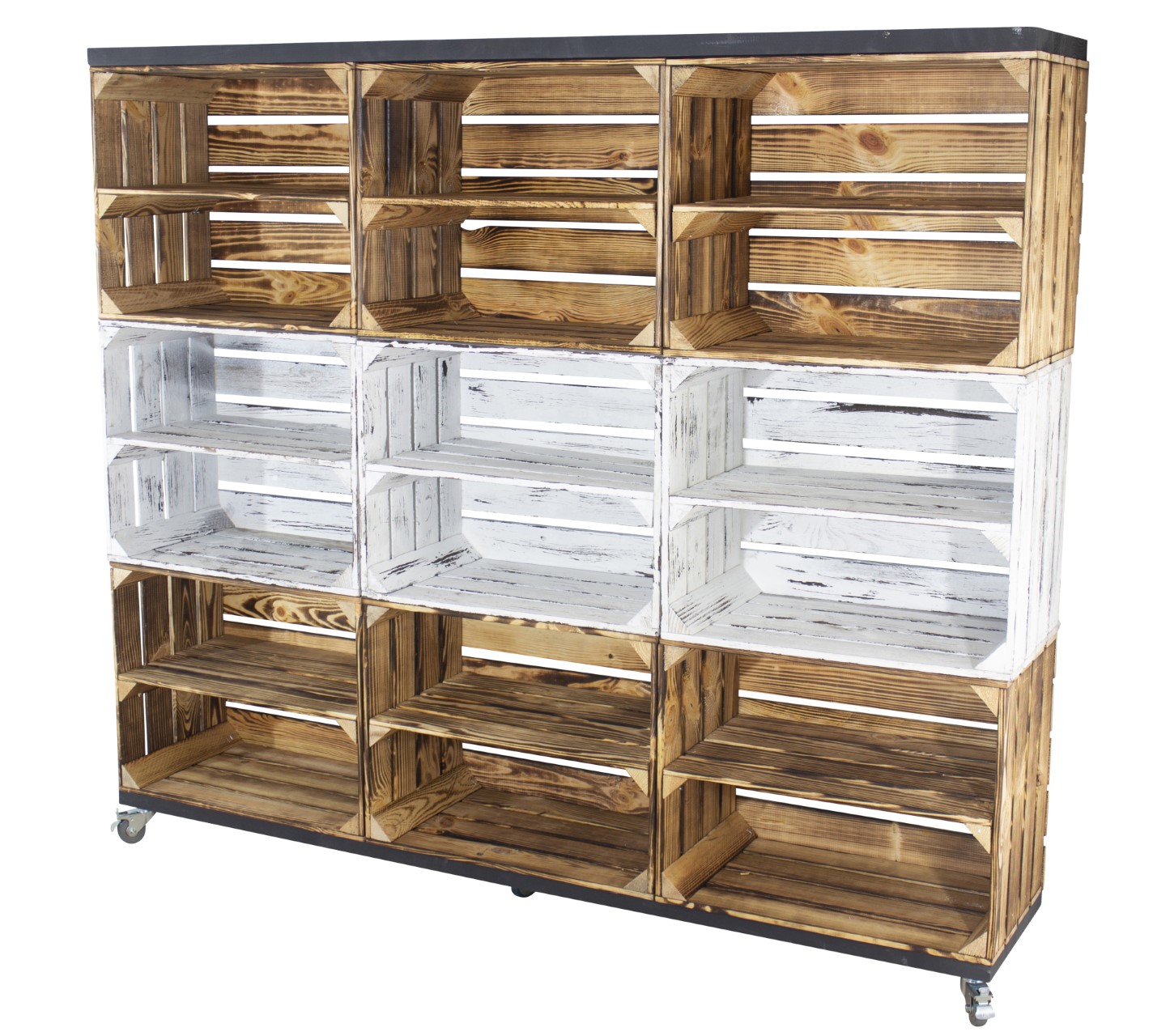 Raumtrenner/ Kommode aus 9 Obstkisten (6 geflammt und 3 shabby weiß) mit 2 Bohlenbrettern in schwarz auf Rollen, 133x150x30 Raumtrenner/ Kommode aus 9 Obstkisten (6 geflammt und 3 shabby weiß) mit 2 Bohlenbrettern in schwarz auf Rollen, 133x150x30