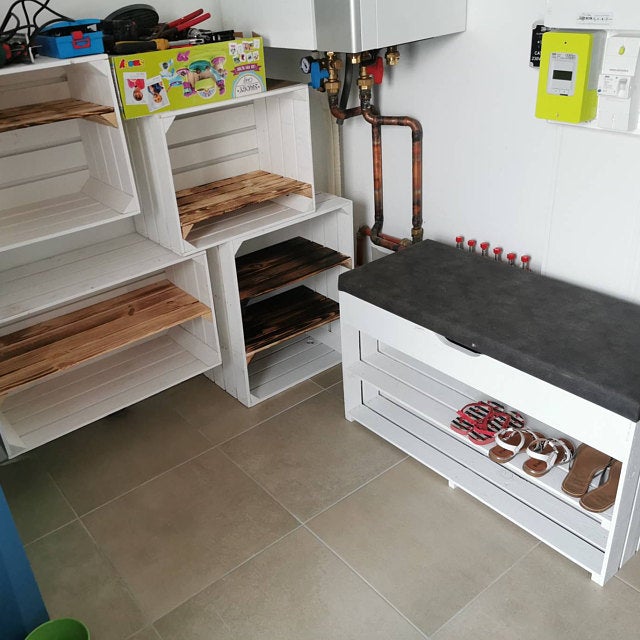 Weiße Sitzbank (Truhe) im Obstkisten Design mit Sitzpolster 90x52x39cm