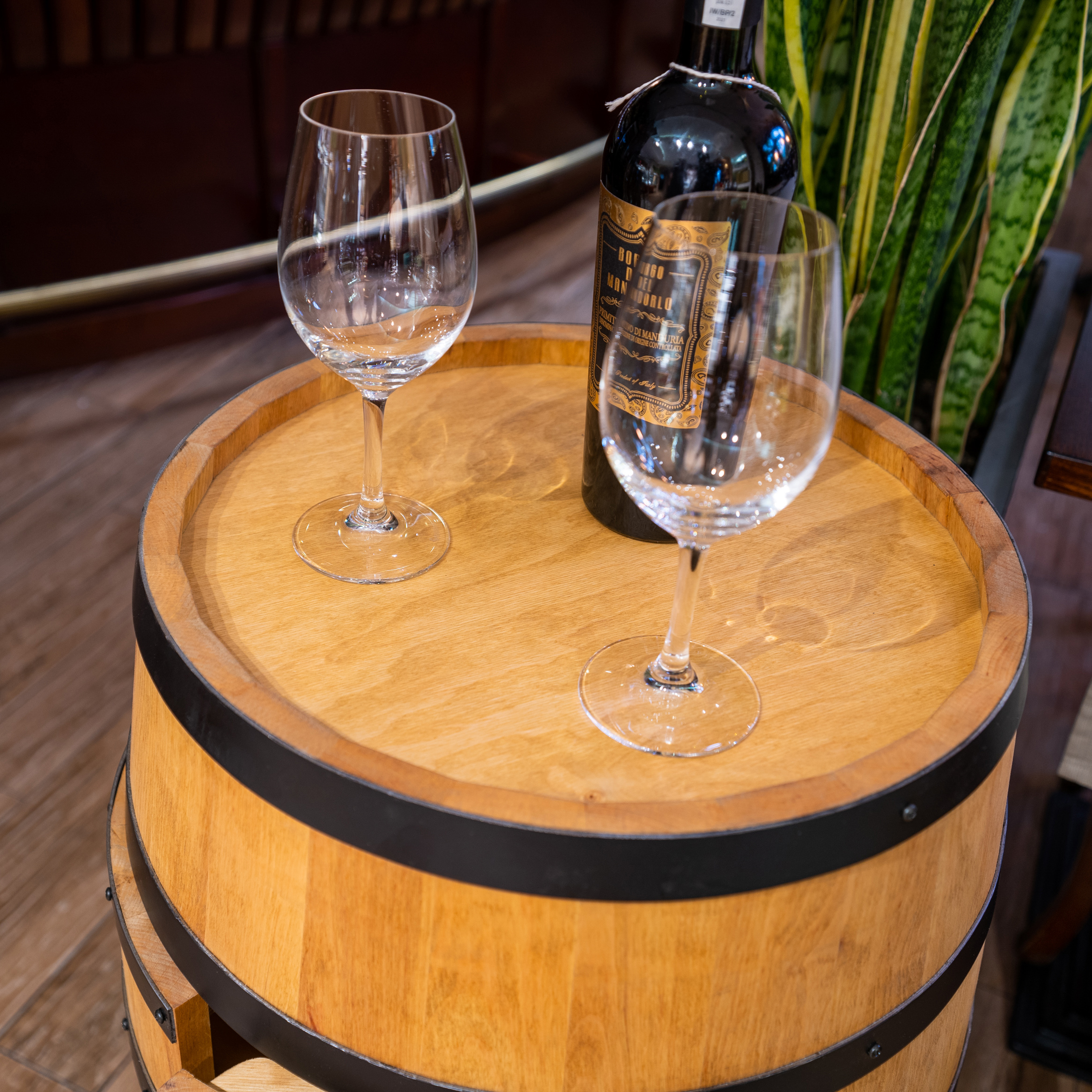 Holzfass mit Türen in heller Eichenoptik Hausbar mit LED – Rustikale Minibar im Weinfass Design – Weinregal & Flaschenständer aus Holz – Vintage Fassbar für Wohnzimmer, Bar oder Partykeller – ca. 80 cm #1 Ohne LED