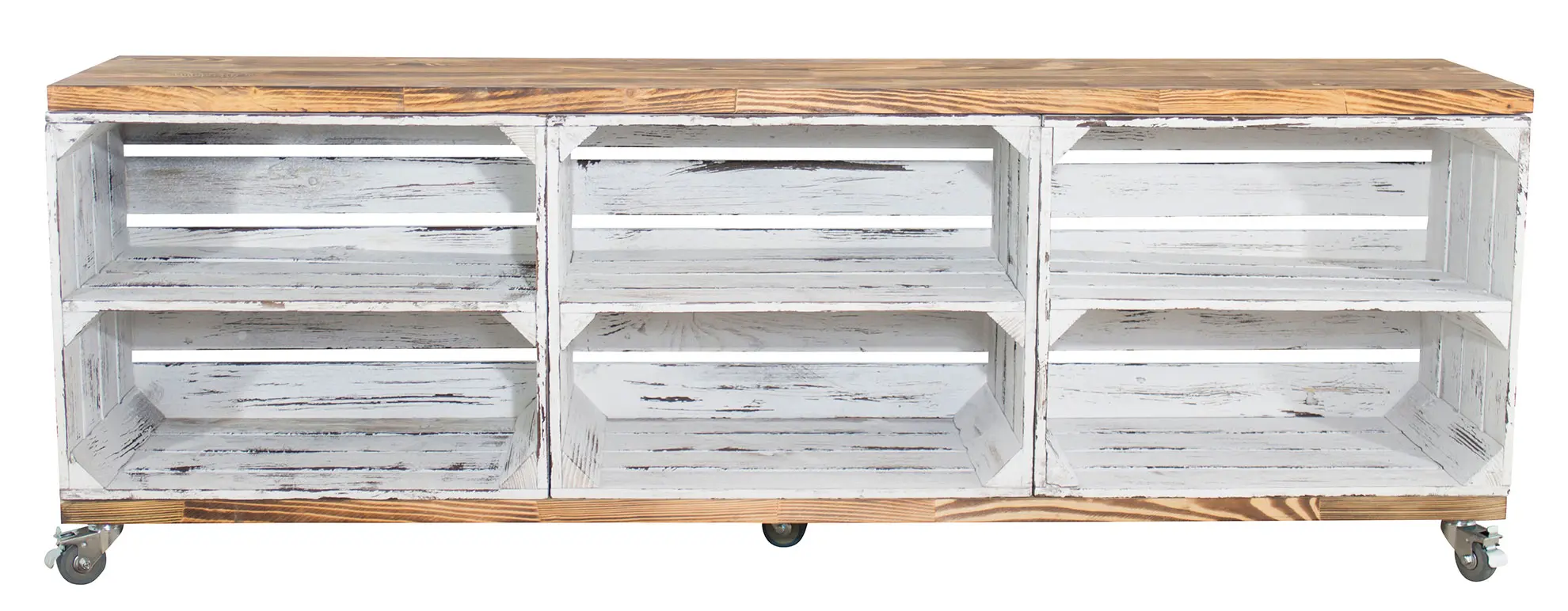 TV Schrank aus 3 Obstkisten in shabby weiß mit 2 geflammten Bohlenbrettern auf Rollen, 150x53x30 TV Schrank aus 3 Obstkisten in shabby weiß mit 2 geflammten Bohlenbrettern auf Rollen, 150x53x30