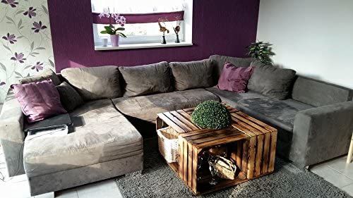 Couchtisch aus geflammten Apfelkisten auf Rollen 81x81x44cm Couchtisch aus geflammten Apfelkisten auf Rollen 81x81x44cm